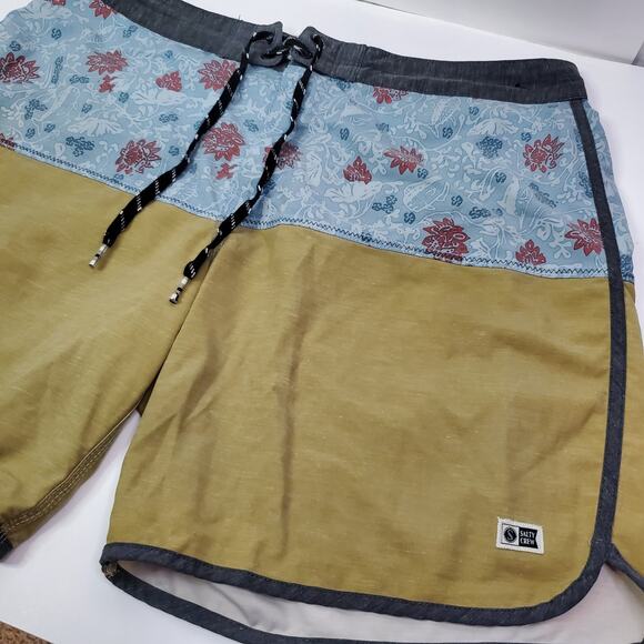 SALTY CREW Men's Board Shorts Size 34 Multi Color Swim Trunks - Picture 1 of 9